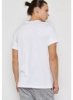 تی شرت یقه پرینت گرافیکی سفید/مشکی