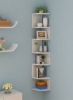 قفسه دیواری گوشه ای شناور دفتر خانه قفسه تزئینی چوبی 7 طبقه مدرن قفسه کتاب زیگزاگ سازمان دهنده اشیاء نمایشگر سفید