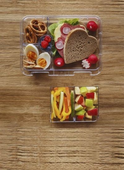 باکس اسنک اتک بنتو باکس یا جعبه ناهار برای کودکان توسط اسنک اتک 4 و 6 محفظه قابل تبدیل جعبه ناهار مواد درجه بندی شده مواد غذایی BPA FREE &amp; LEAK PROOF | ساخته شده از Triton Spaceman Blue