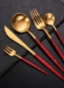 سرویس کارد و چنگال طلا 24 تکه ظروف تخت 6 نفره استیل ضد زنگ شامل چاقو/چنگال/قاشق/قاشق چایخوری، لبه صاف، رنگ قرمز با جعبه هدیه.