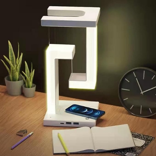 تصویر  شارژر وایرلس به همراه چراغ LED دکوراتیو مدل Modern Desk LED Desk Lamp with Wireless Charger